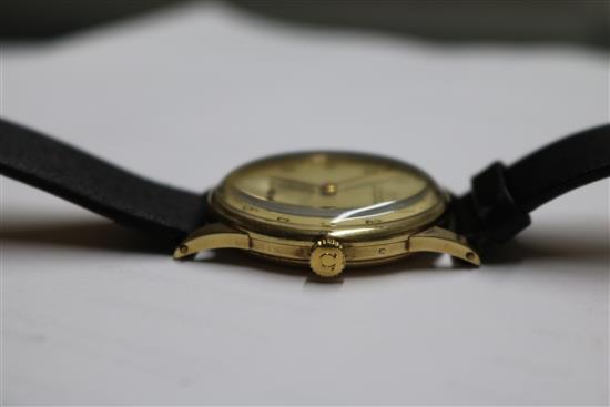 A gentlemans 1940s 14ct gold Omega manual wind wrist watch.